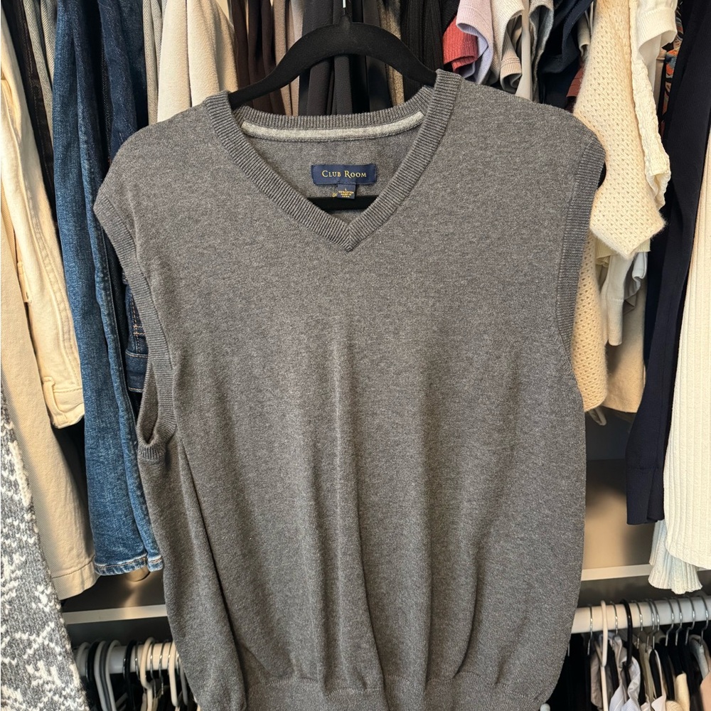 Club Room Gray V-Neck Sweater Lightweight Knit
